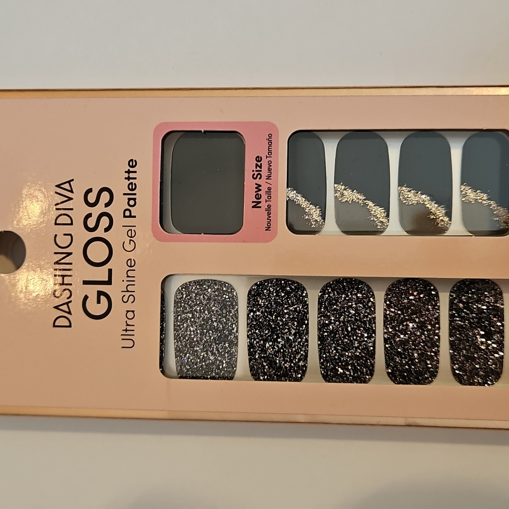 Dashing Diva Gloss Galaxy Unknown Black Silver Gold 32 Gel Nail Strips NEW - Picture 2 of 4